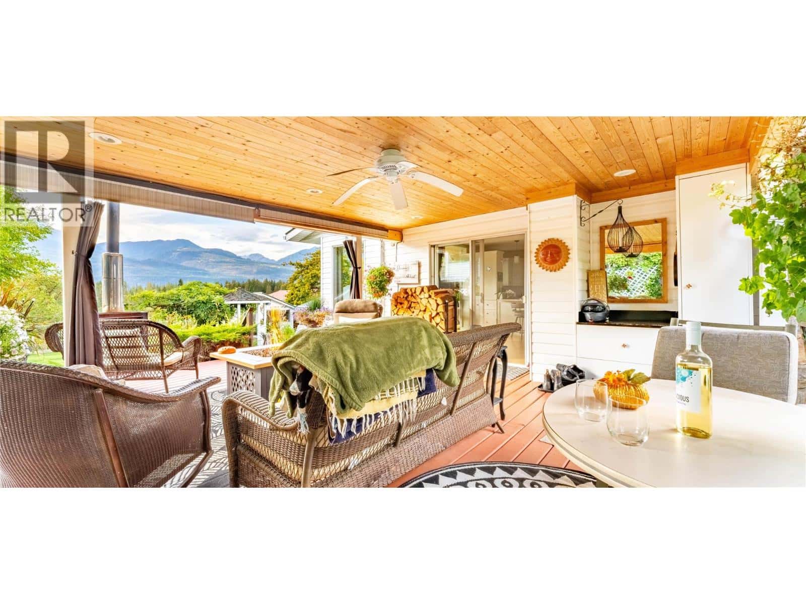 1529 Russel Avenue — Riondel, British Columbia - Photo 5 of 78