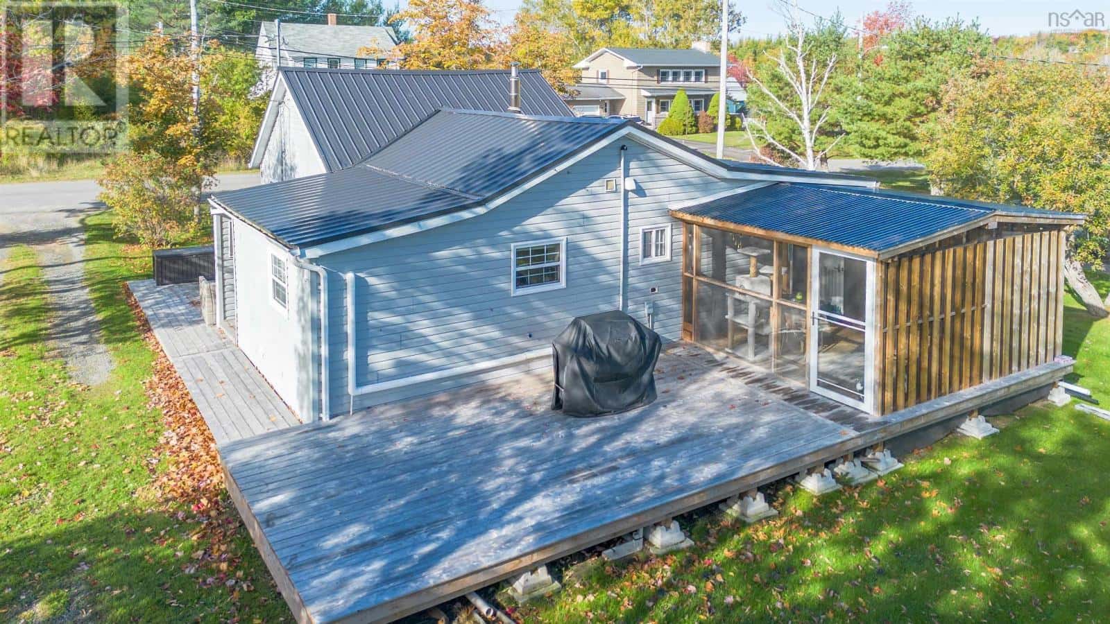 160 Twining Street — Baddeck, Nova Scotia - Photo 4 of 38