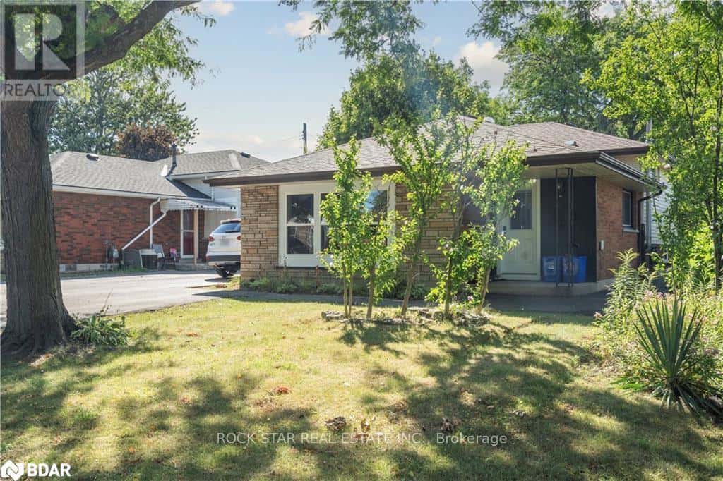 10 SYCAMORE STREET — Hamilton (Berrisfield), Ontario - Photo 2 of 30