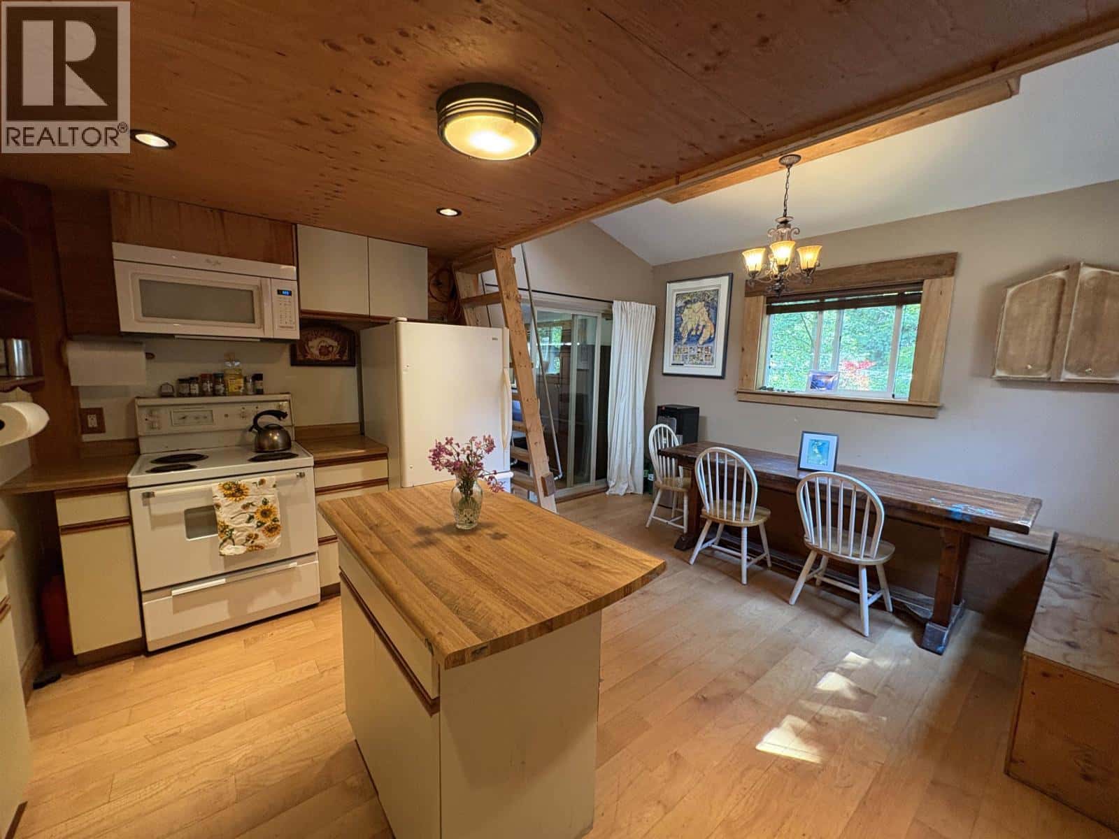 660 ANDY'S BAY ROAD — Gambier Island, British Columbia - Photo 2 of 25