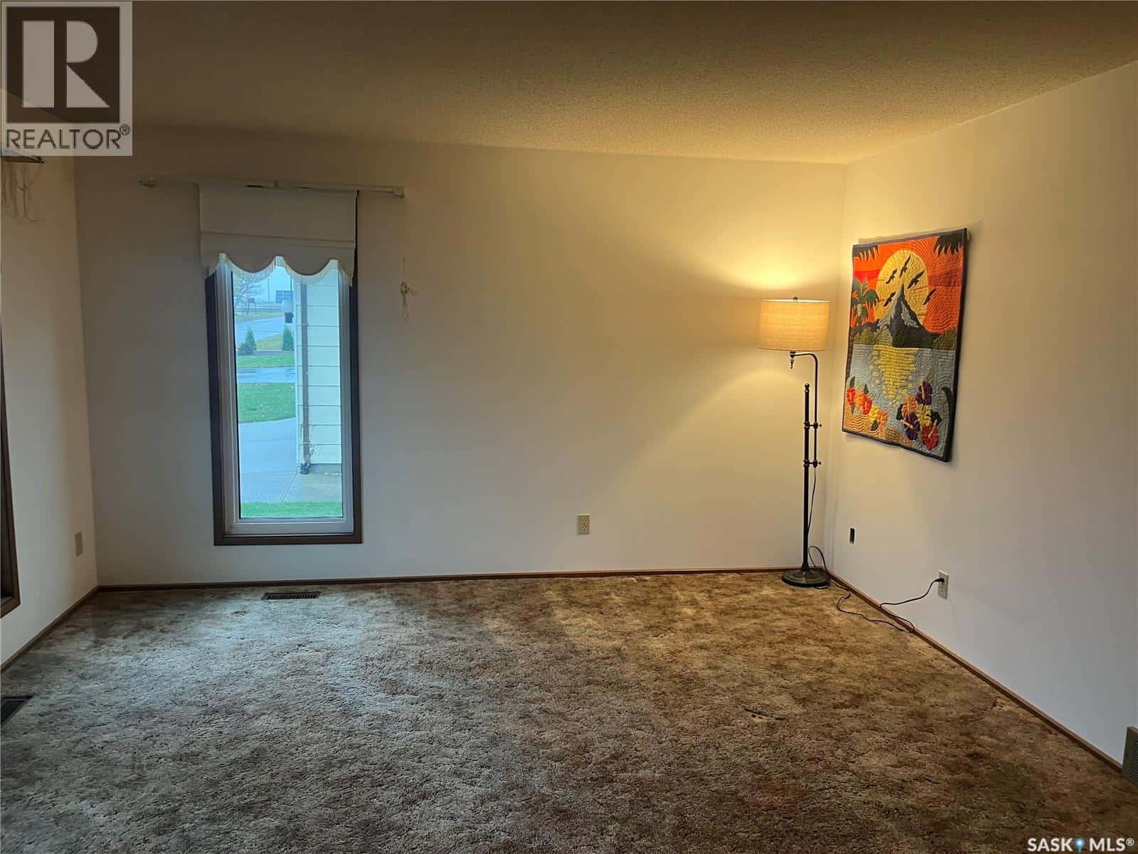 408 5th STREET W — Wynyard, Saskatchewan - Photo 5 of 50