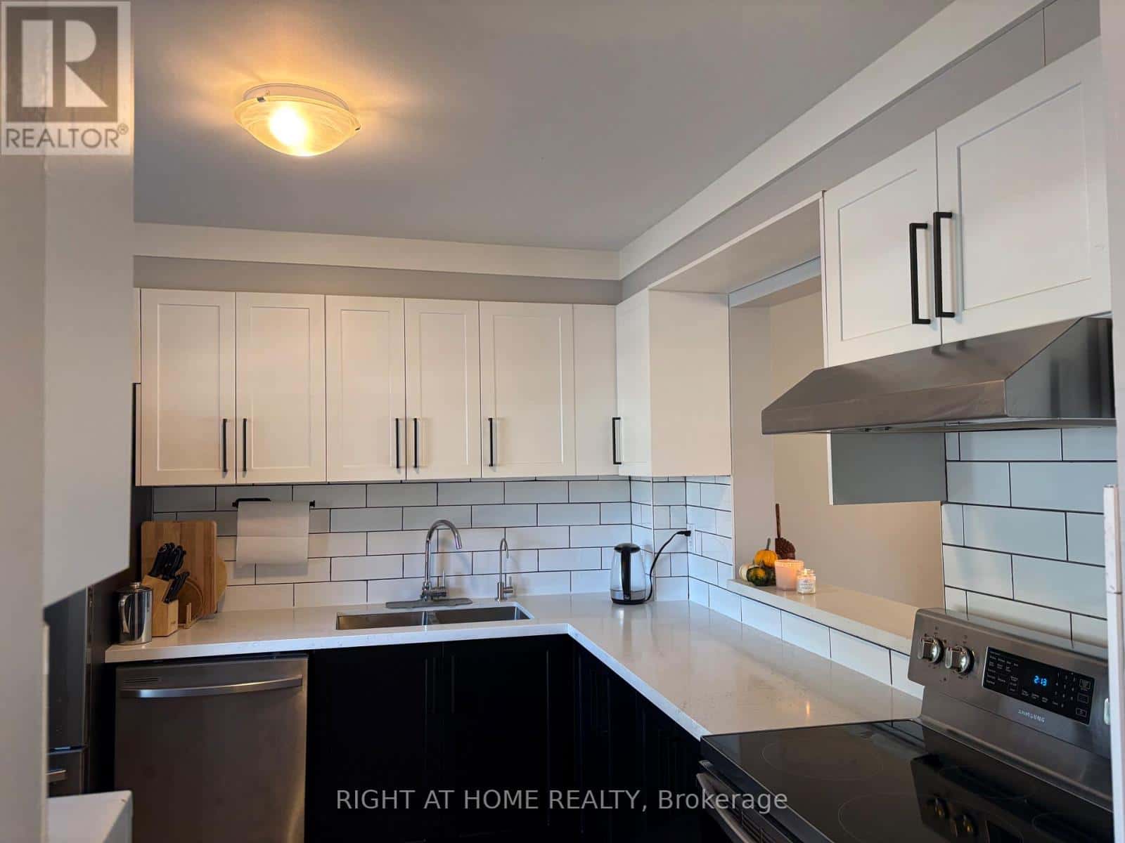 641 WOODWARD AVENUE — Milton (DP Dorset Park), Ontario - Photo 4 of 28