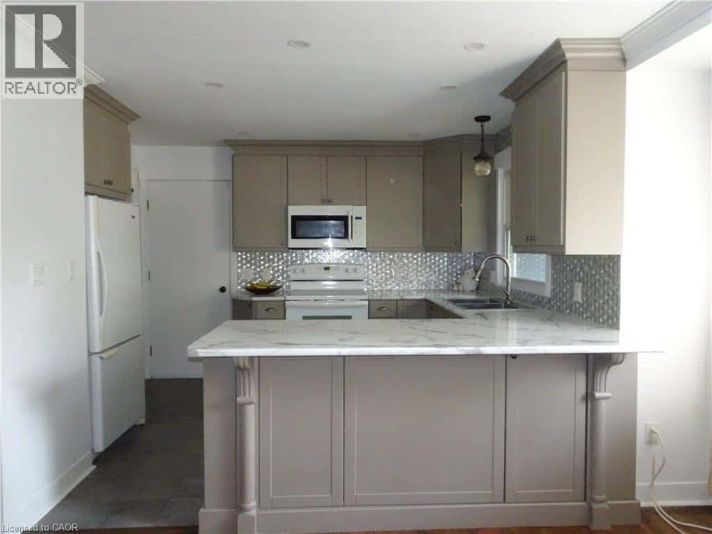 37 ARNELLA Crescent — Strathroy, Ontario - Photo 5 of 25