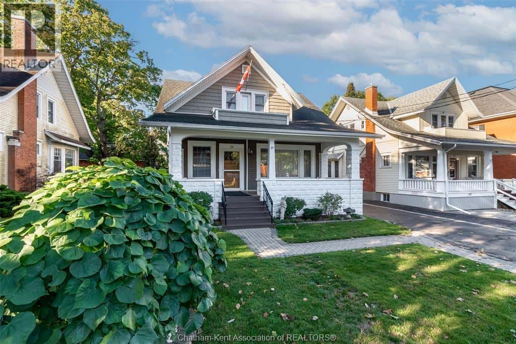 29 Erie Street South