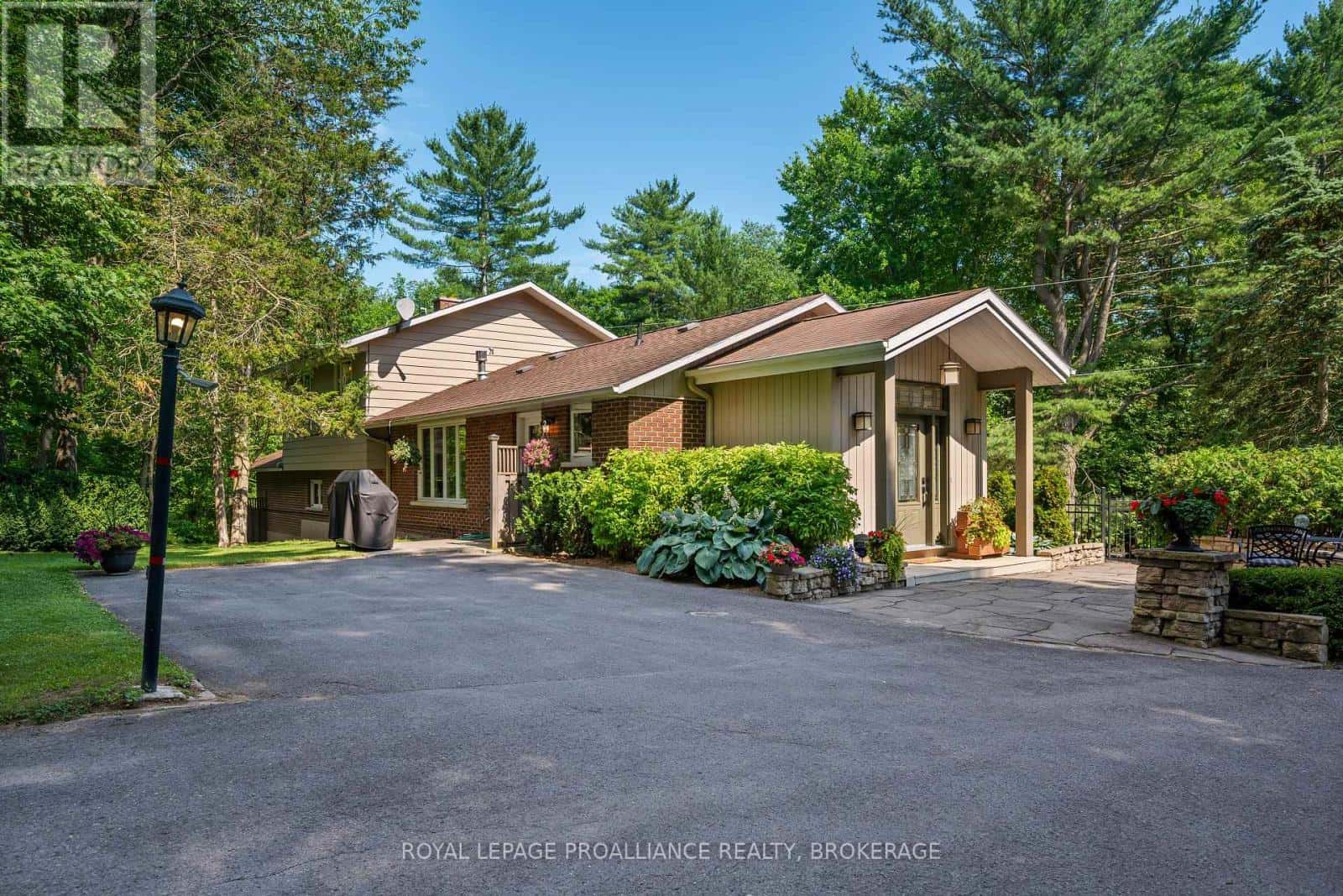 120 CROSS CEMETERY ROAD — Leeds and the Thousand Islands, Ontario - Photo 4 of 41