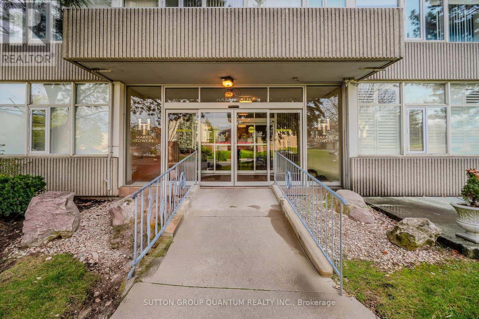 104 - 30 HARRISFORD STREET — Hamilton (Red Hill), Ontario - Photo 2 of 33