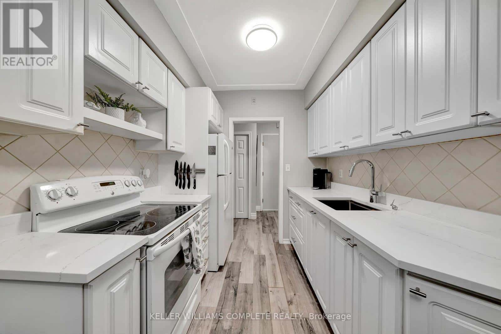 307 - 11 WOODMAN DRIVE S — Hamilton (Corman), Ontario - Photo 3 of 15