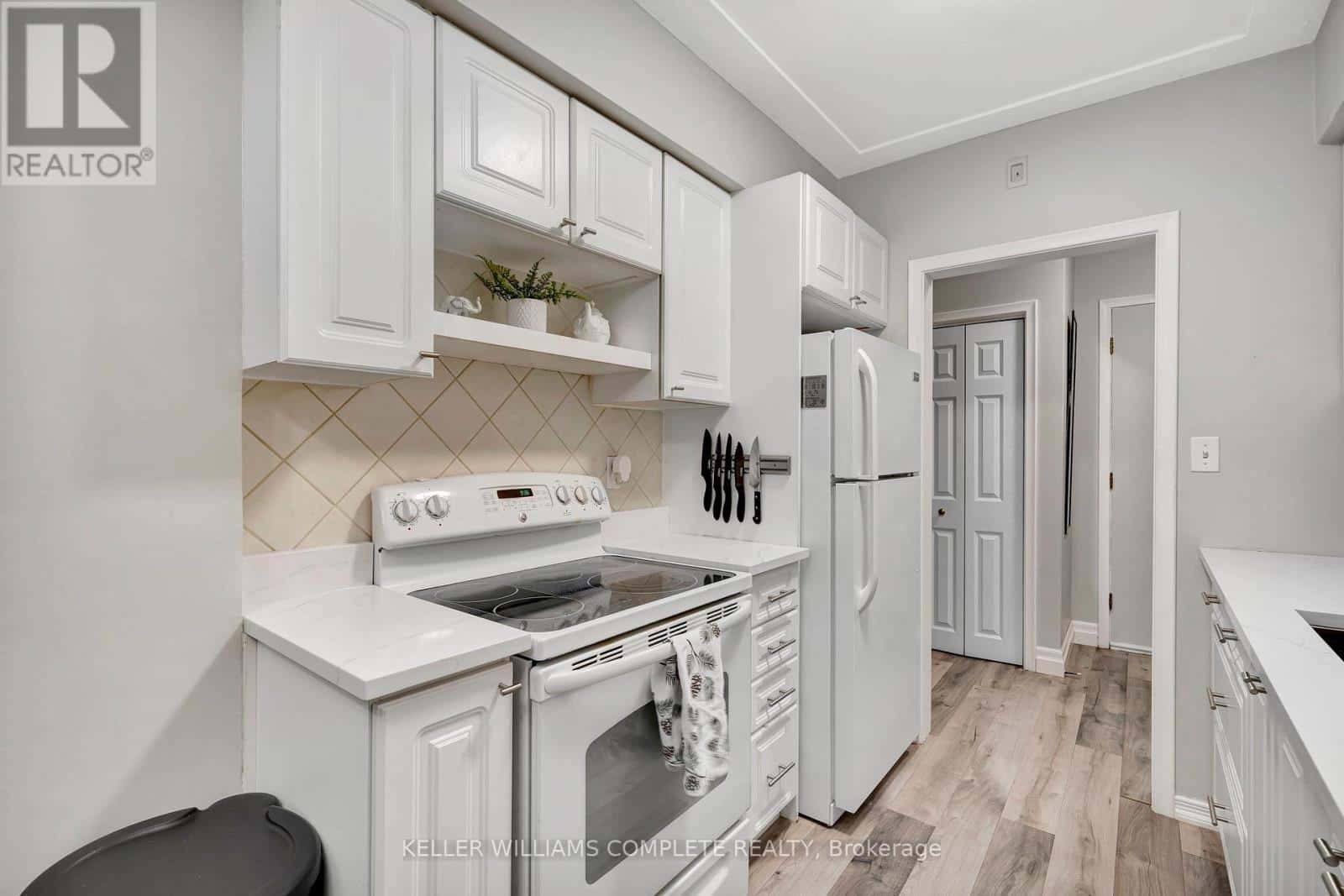 307 - 11 WOODMAN DRIVE S — Hamilton (Corman), Ontario - Photo 5 of 15