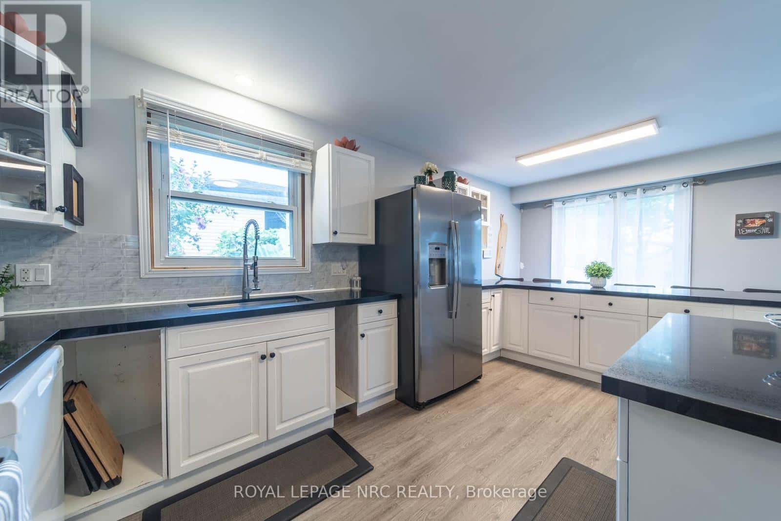 7346 SUNHAVEN DRIVE — Niagara Falls (Marineland), Ontario - Photo 2 of 39