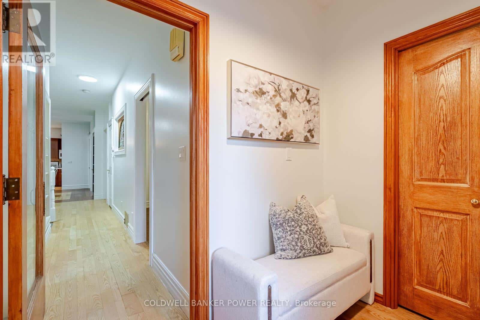 370 HAZEL AVENUE — London North (North Q), Ontario - Photo 5 of 41