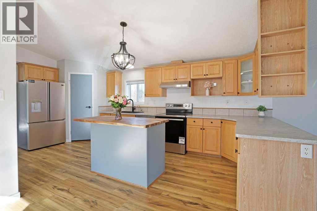 57 RoseGlen Drive — Rosemary, Alberta - Photo 5 of 37