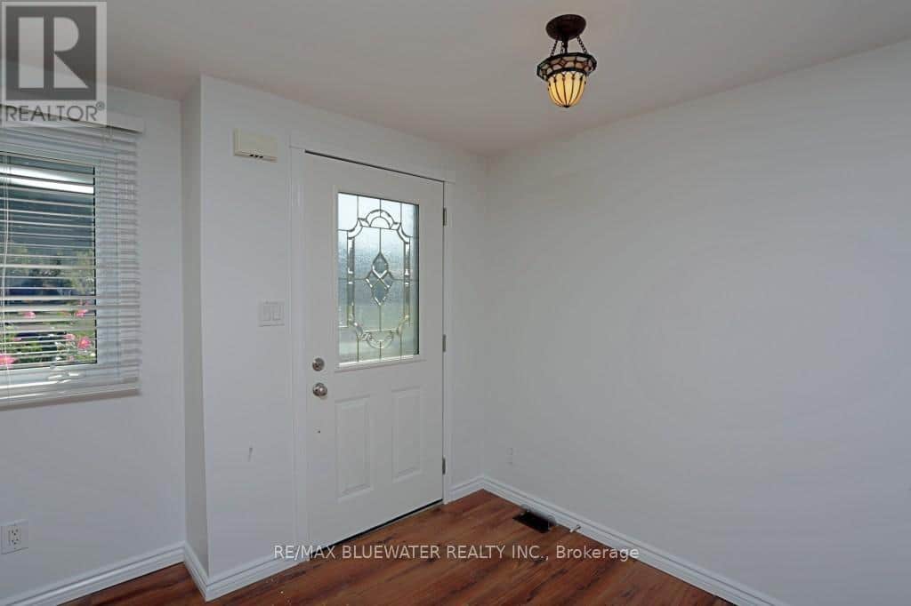 25 MAPLE GROVE COURT E - Photo 4 of 26, South Huron (Stephen), Ontario