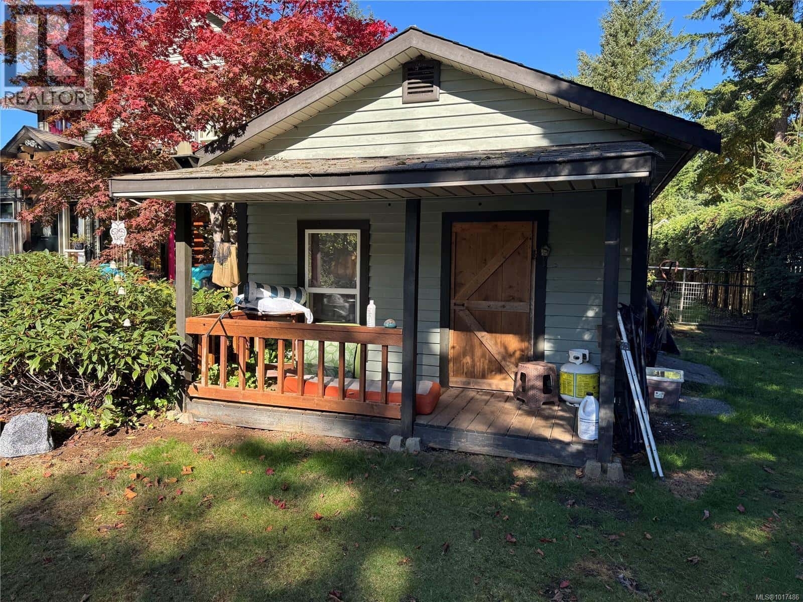 8856 McLarey Ave — Black Creek, British Columbia - Photo 4 of 34