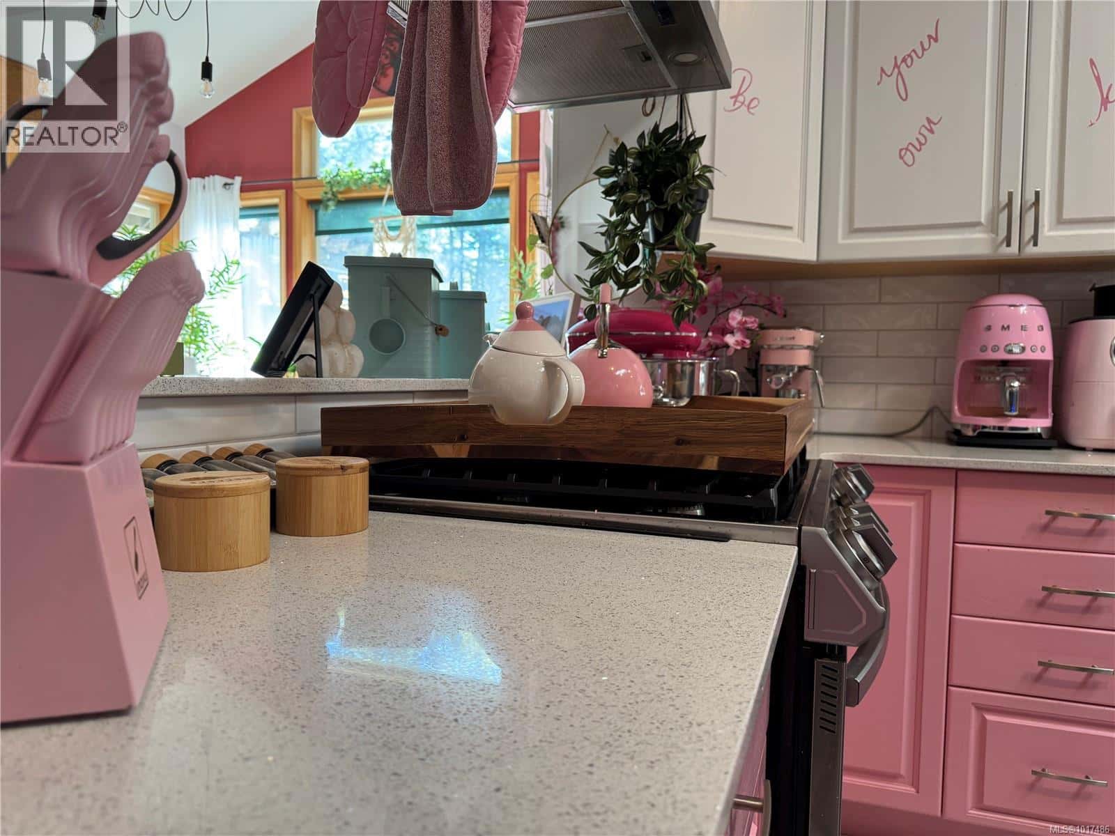 8856 McLarey Ave — Black Creek, British Columbia - Photo 5 of 34