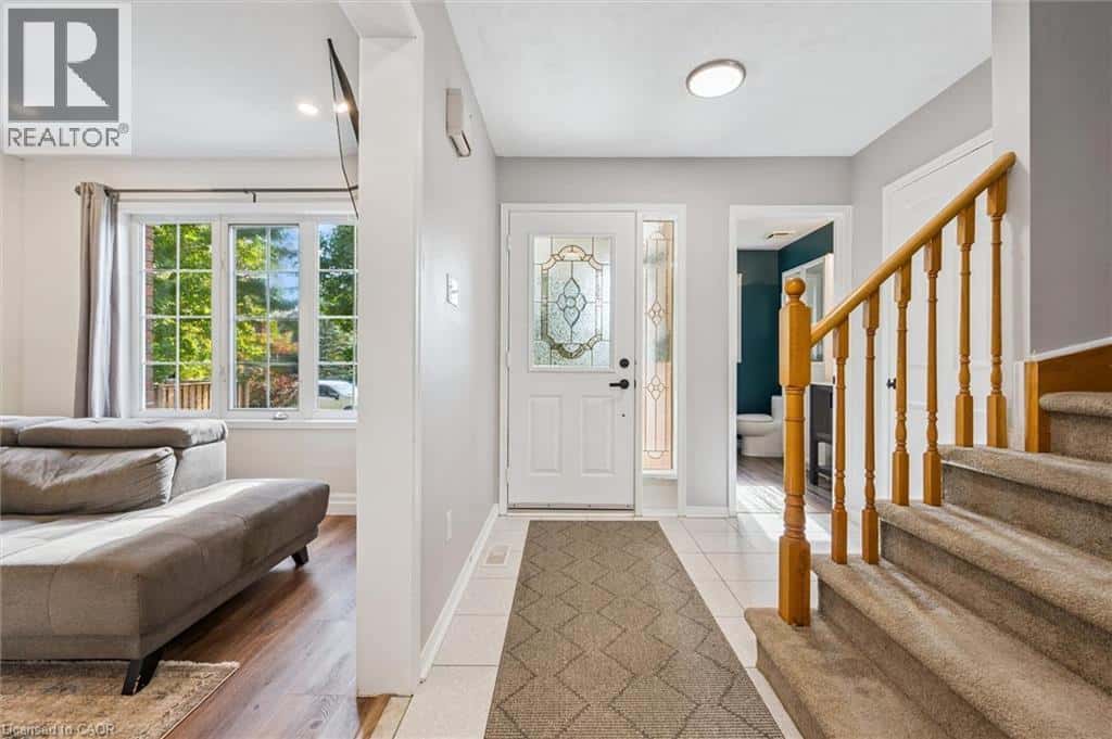 334 DANIEL CRES — Elora, Ontario - Photo 5 of 45