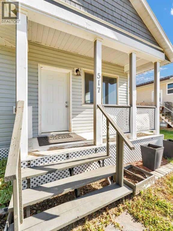 517 Iris Street — Rosemary, Alberta - Photo 2 of 21