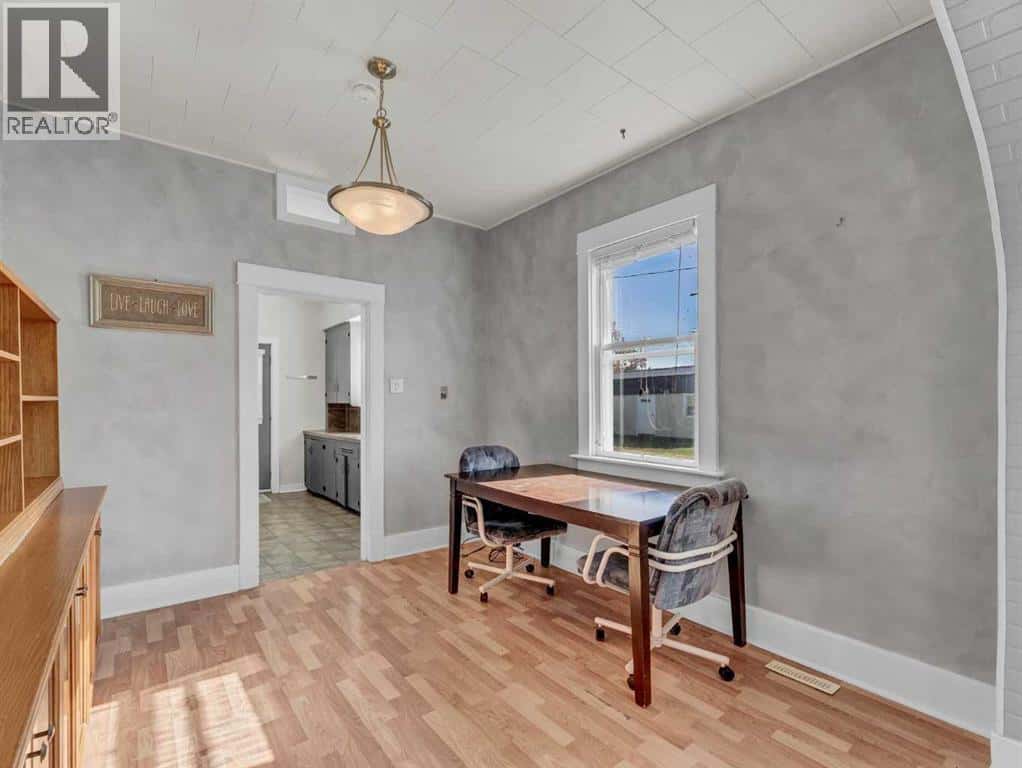 517 Iris Street — Rosemary, Alberta - Photo 5 of 21