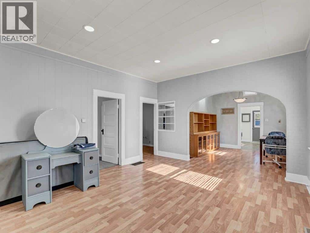 517 Iris Street — Rosemary, Alberta - Photo 4 of 21