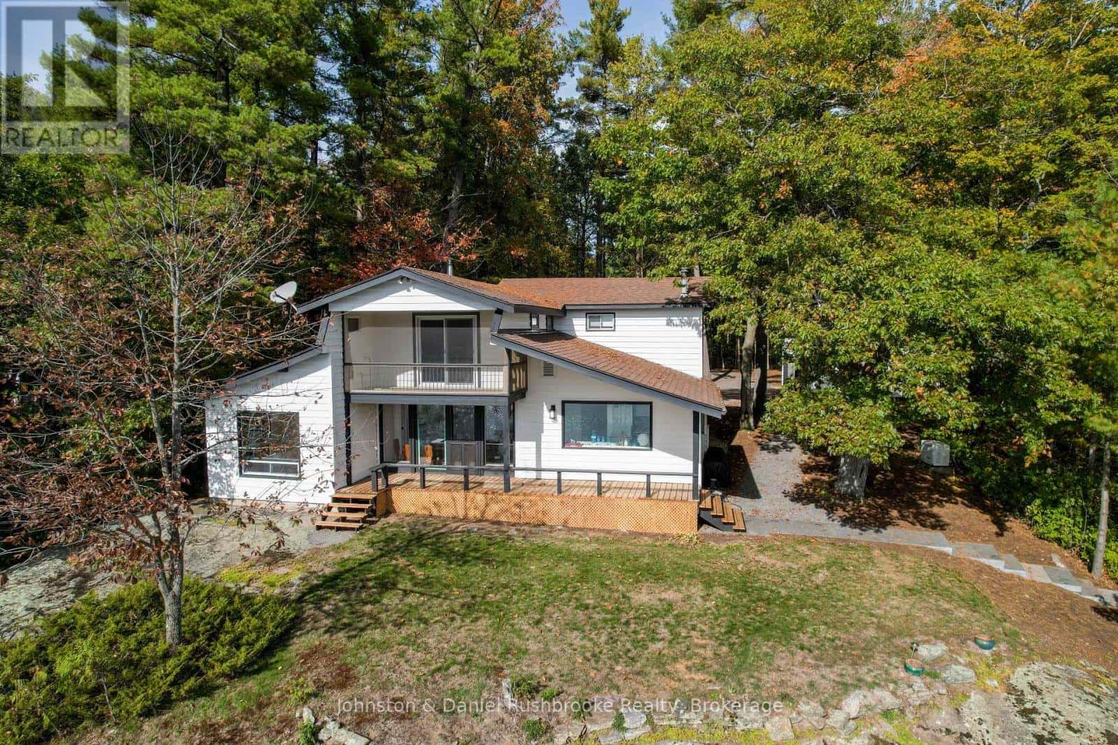 1042 EL-KEE POINT LANE — Muskoka Lakes (Watt), Ontario - Photo 4 of 36