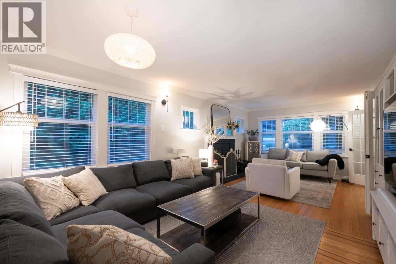 66 MAPLE COURT — Anmore, British Columbia - Photo 4 of 40