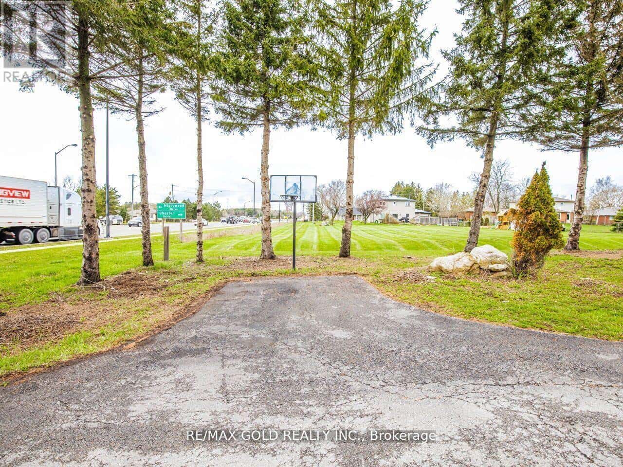 18555 HURONTARIO STREET E — Caledon (Caledon Village), Ontario - Photo 4 of 40