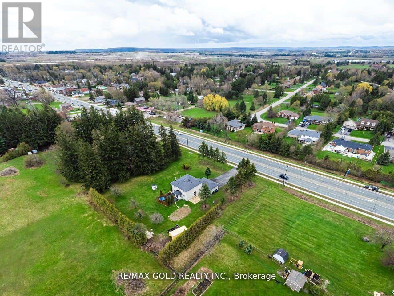 18555 HURONTARIO STREET E — Caledon (Caledon Village), Ontario - Photo 5 of 40