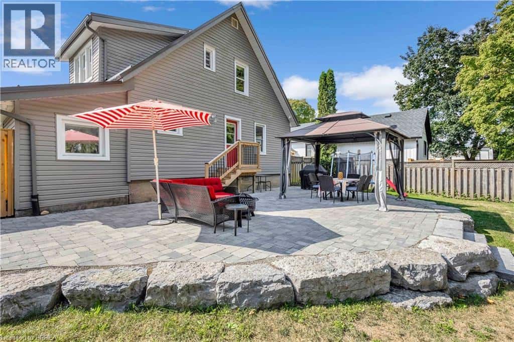 118 MAIN Street W — Norwich, Ontario - Photo 4 of 43