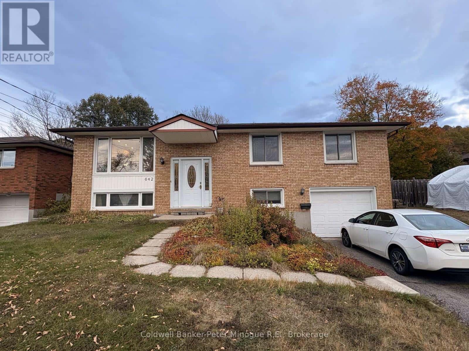 642 Ski Club Road East