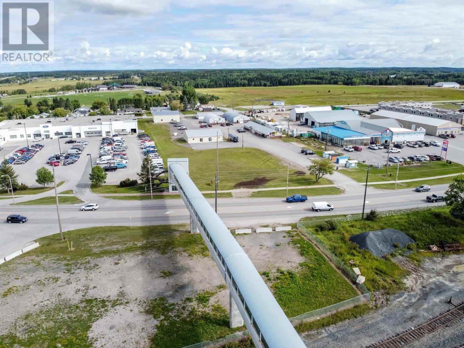 325 GOVERNMENT ST — Dryden, Ontario - Photo 3 of 46