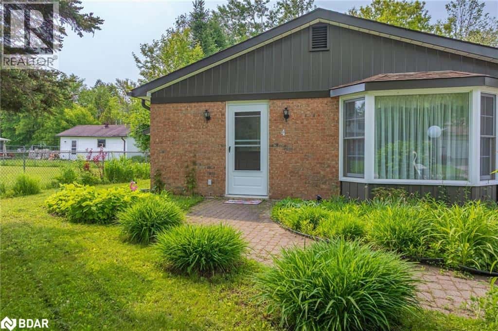 4 MAYPARK Drive — Bracebridge, Ontario - Photo 2 of 50