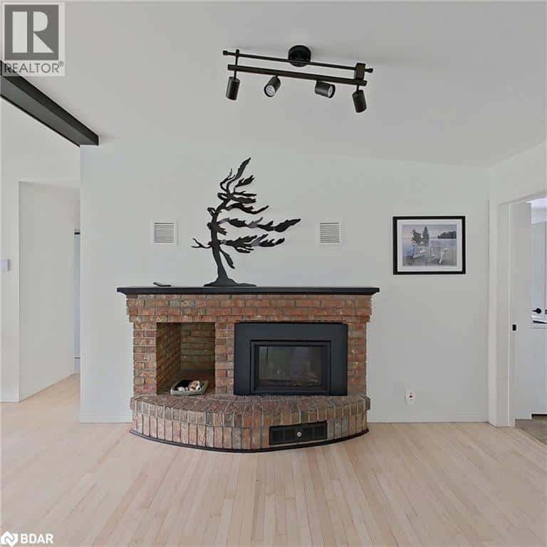 4 MAYPARK Drive — Bracebridge, Ontario - Photo 3 of 50