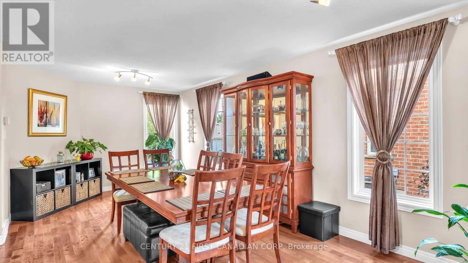 916 CRESTHAVEN CRESCENT — London South (South L), Ontario - Photo 3 of 38