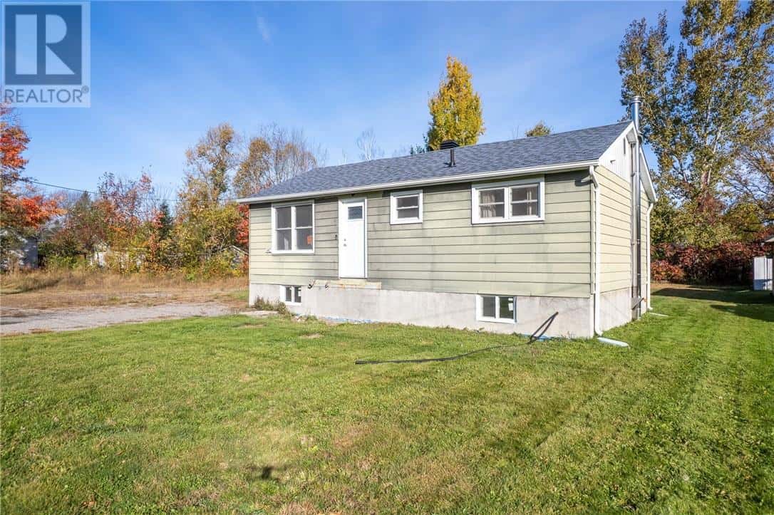 340 River Street — Massey, Ontario - Photo 2 of 21