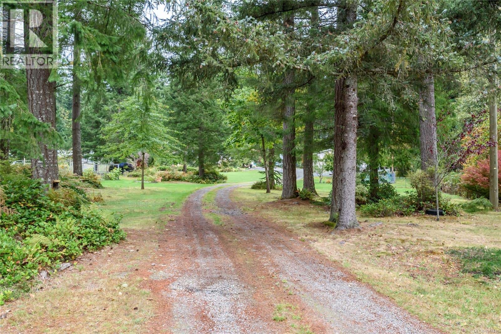 A/B 2826 Bruce Rd — Black Creek, British Columbia - Photo 2 of 81