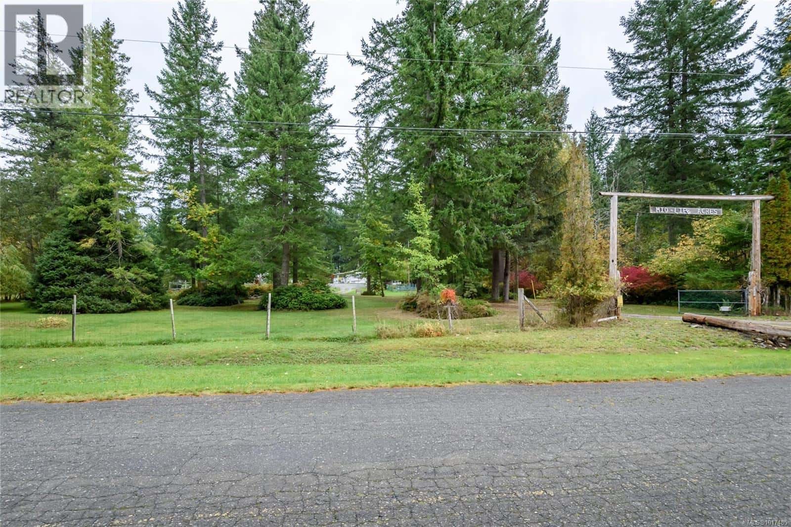 A/B 2826 Bruce Rd — Black Creek, British Columbia - Photo 4 of 81