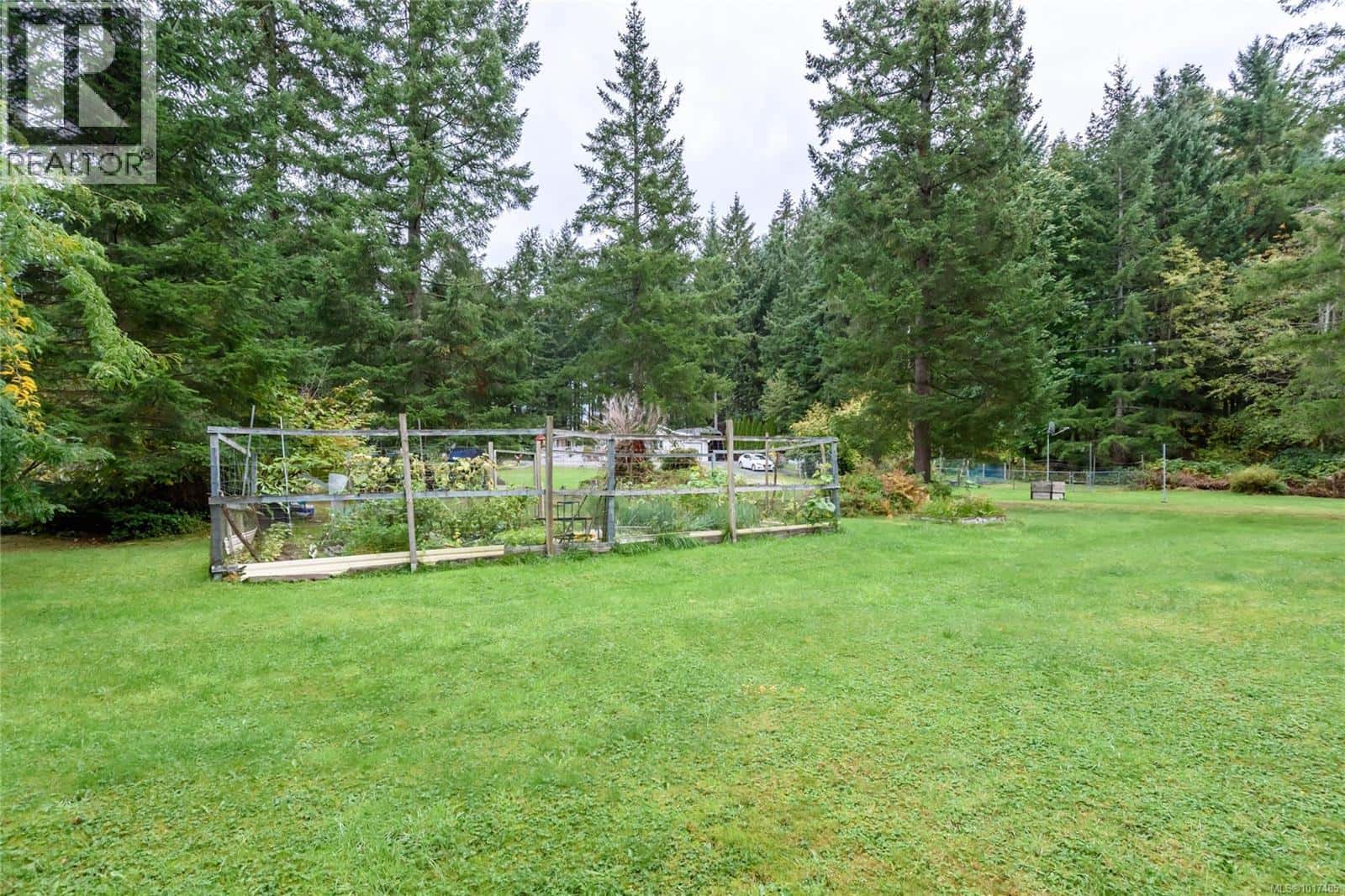 A/B 2826 Bruce Rd — Black Creek, British Columbia - Photo 5 of 81