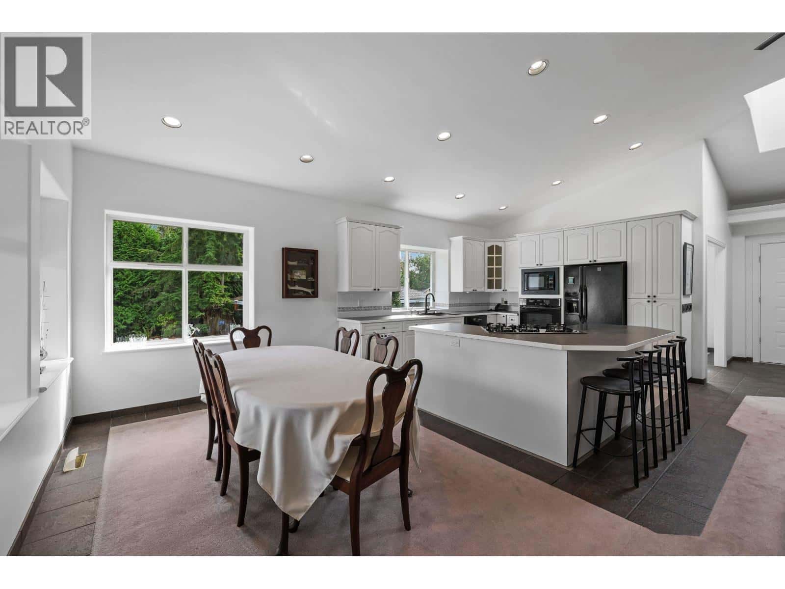 107 HEMLOCK DRIVE — Anmore, British Columbia - Photo 5 of 40