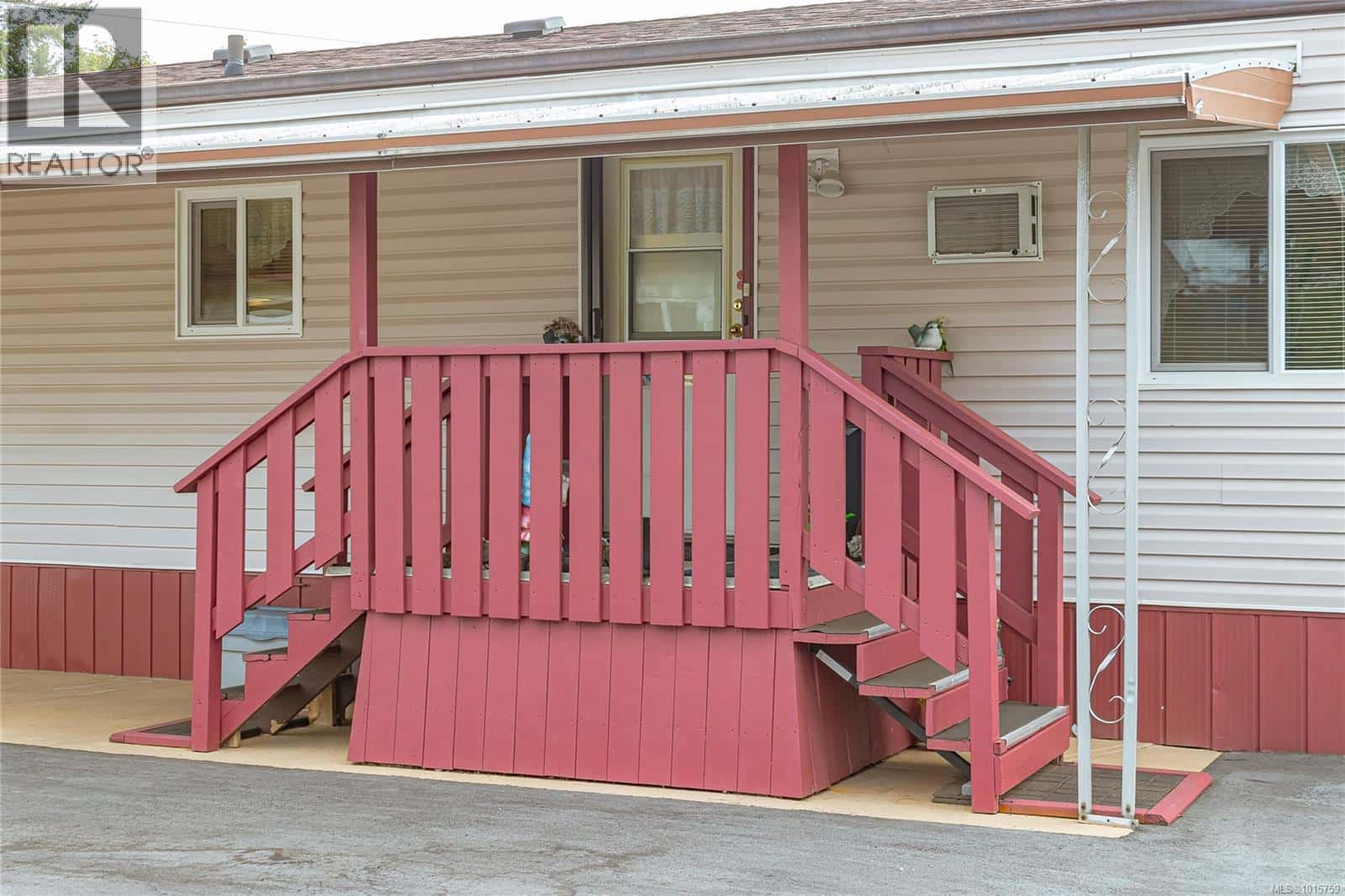 13 6245 Metral Dr — Nanaimo, British Columbia - Photo 2 of 36