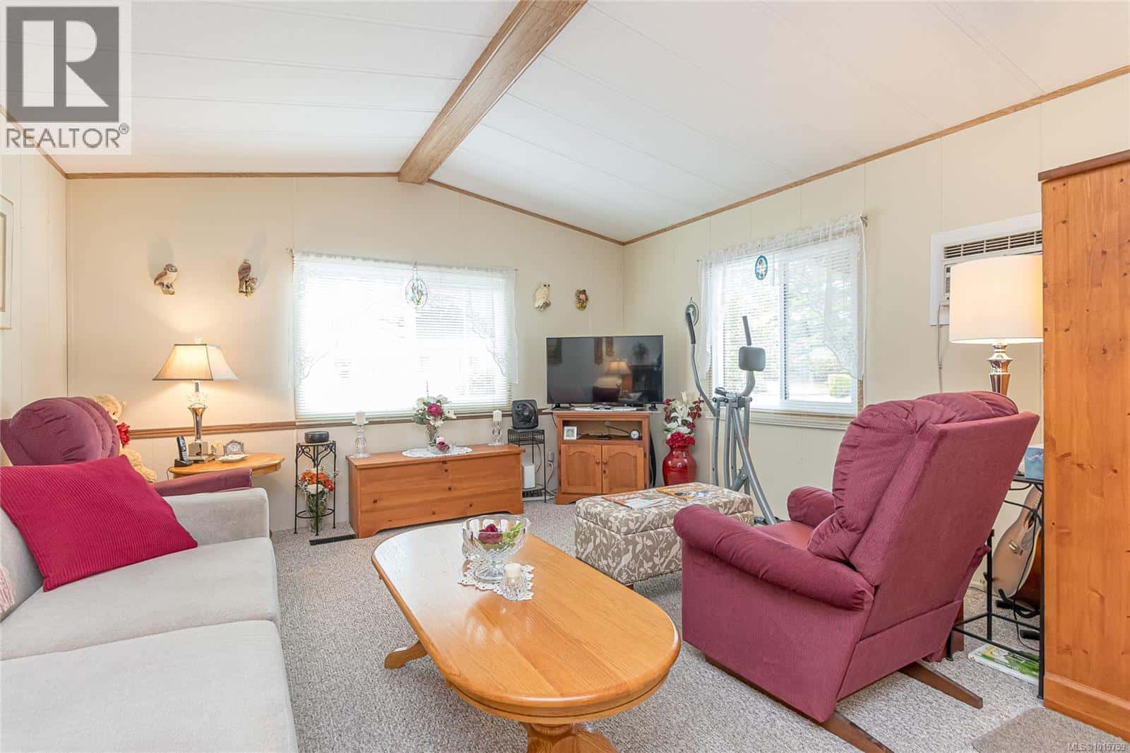 13 6245 Metral Dr — Nanaimo, British Columbia - Photo 3 of 36