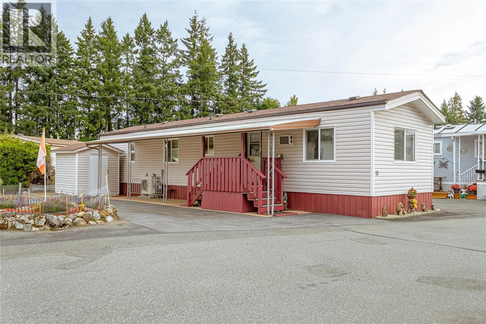 13 6245 Metral Dr — Nanaimo, British Columbia - Main photo