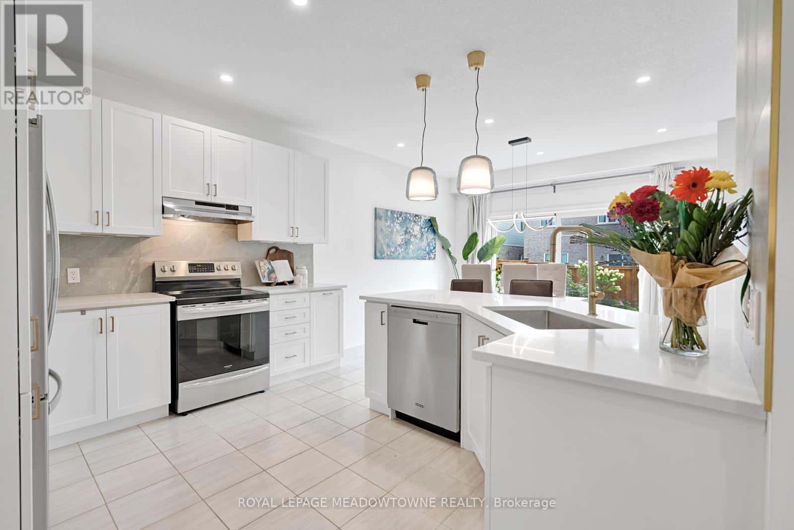 266 DALGLEISH TRAIL — Hamilton (Hannon), Ontario - Photo 4 of 44