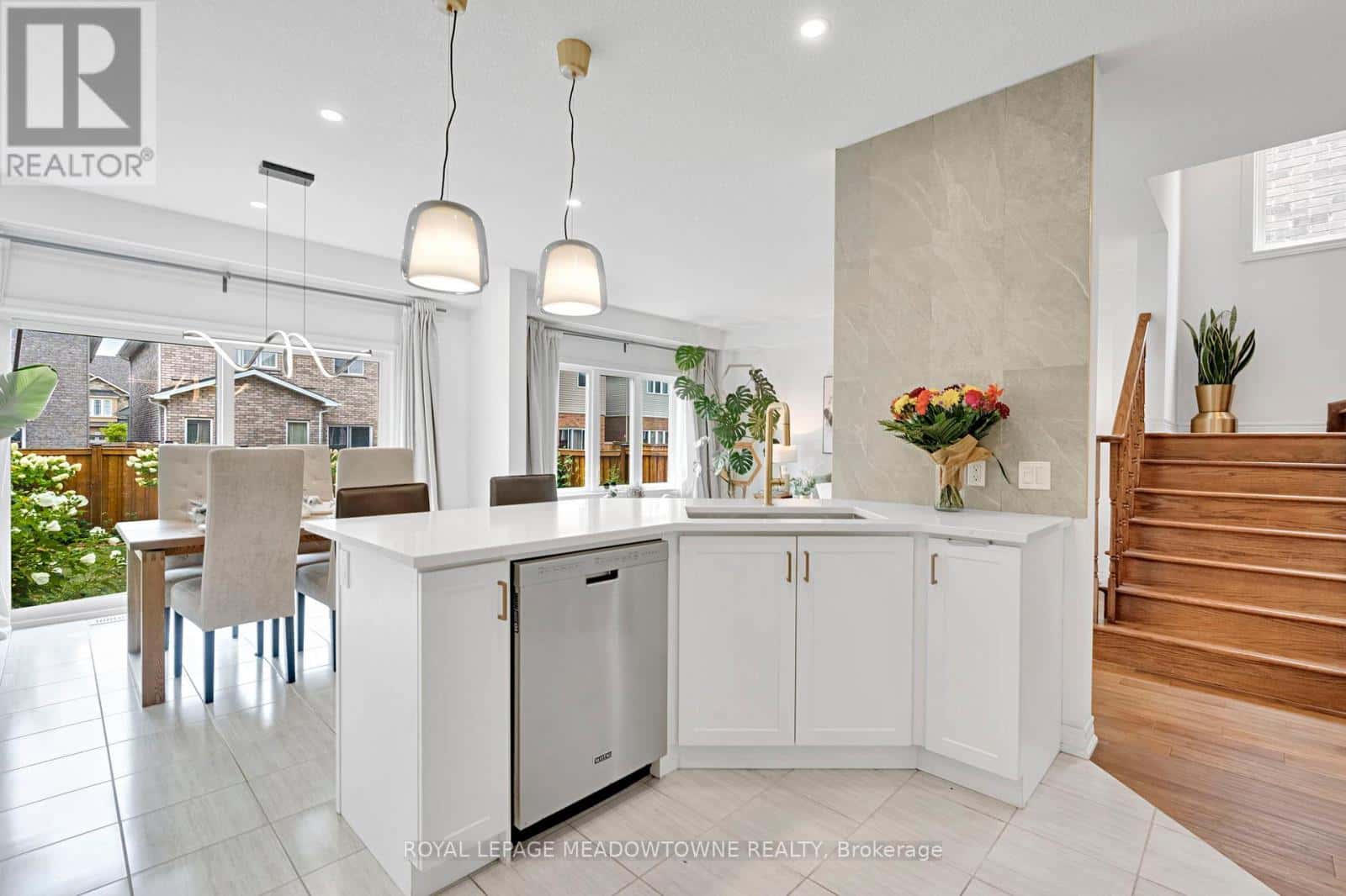 266 DALGLEISH TRAIL — Hamilton (Hannon), Ontario - Photo 5 of 44