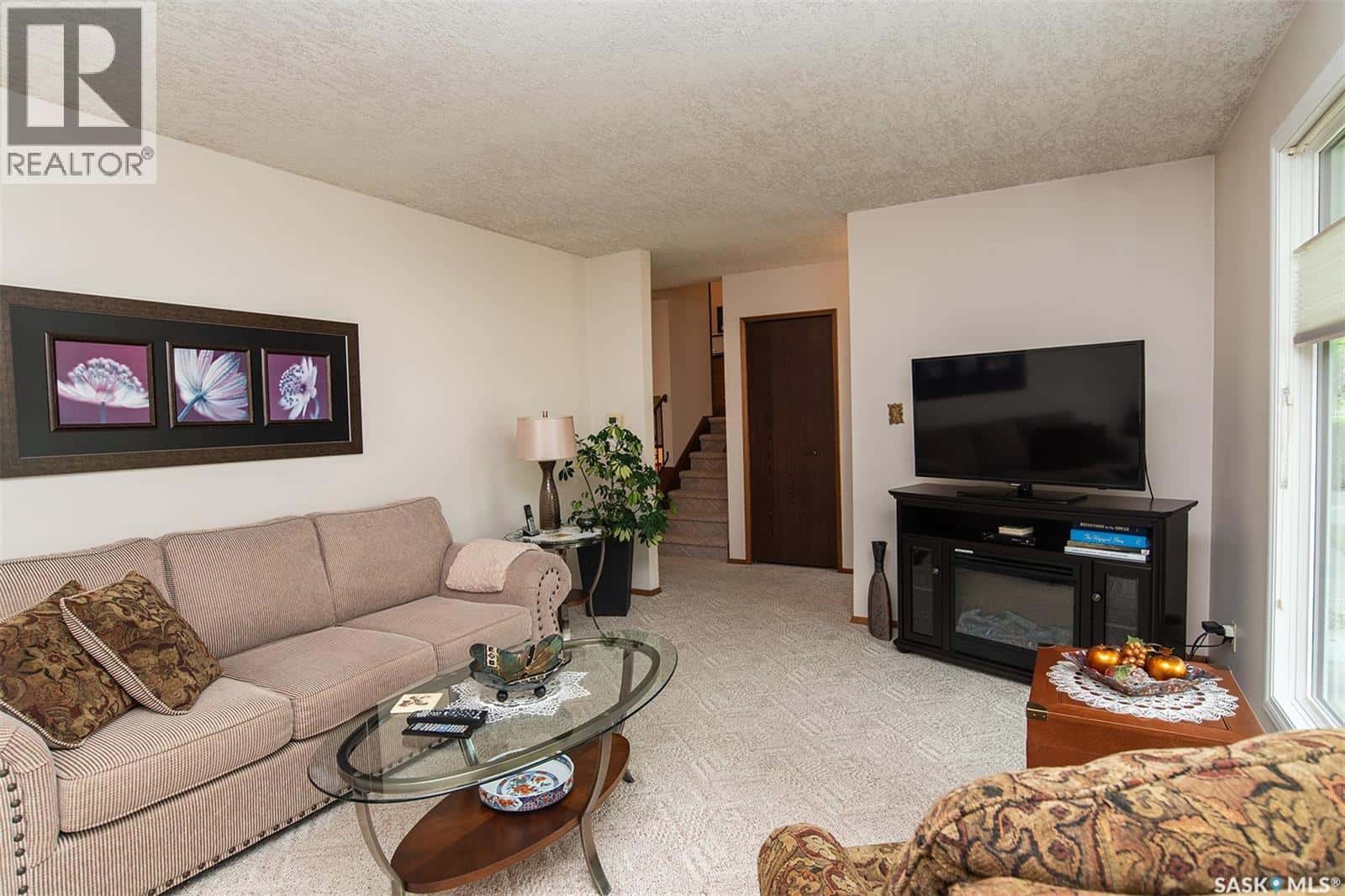 316 8th STREET E — Wynyard, Saskatchewan - Photo 4 of 43