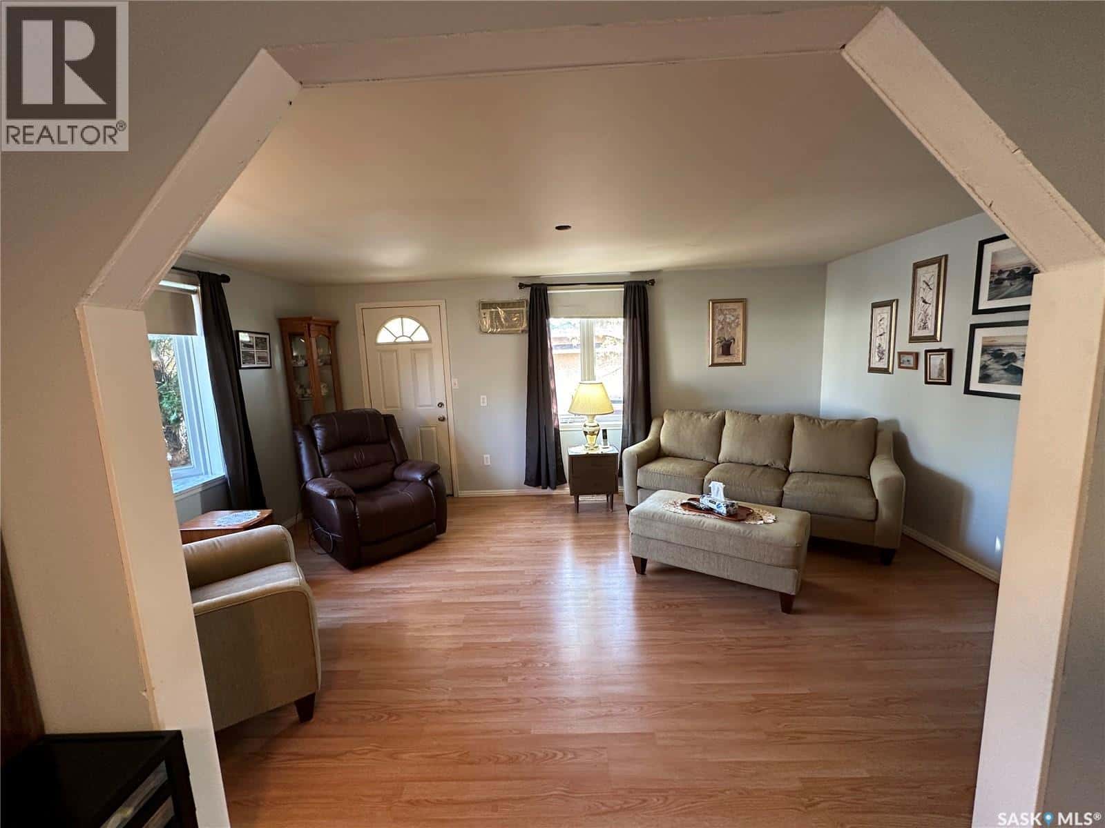 408 5th AVENUE — Rosthern, Saskatchewan - Photo 3 of 32