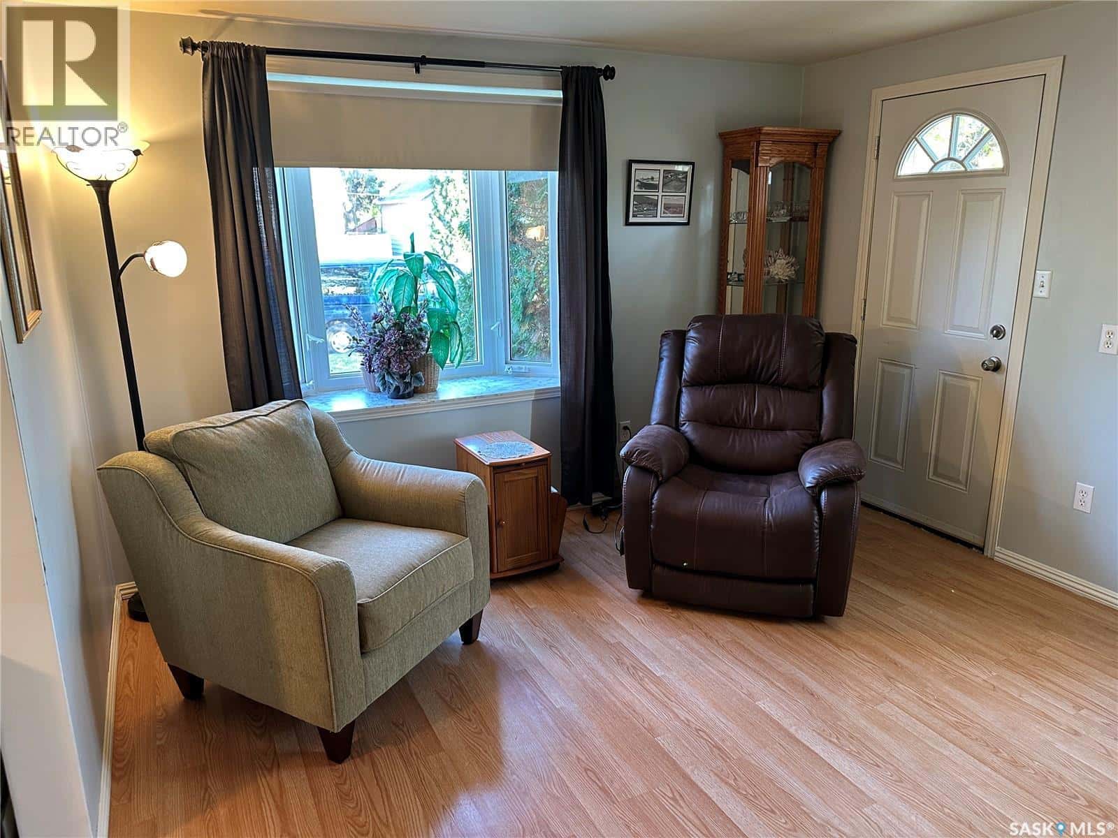 408 5th AVENUE — Rosthern, Saskatchewan - Photo 5 of 32