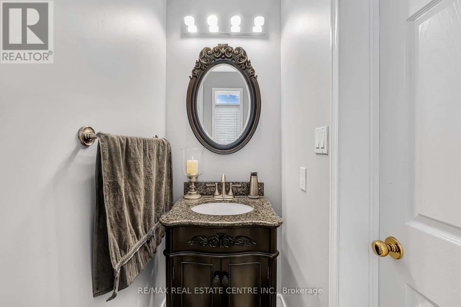 35 PANTANO DRIVE — Hamilton (Sheldon), Ontario - Photo 4 of 50