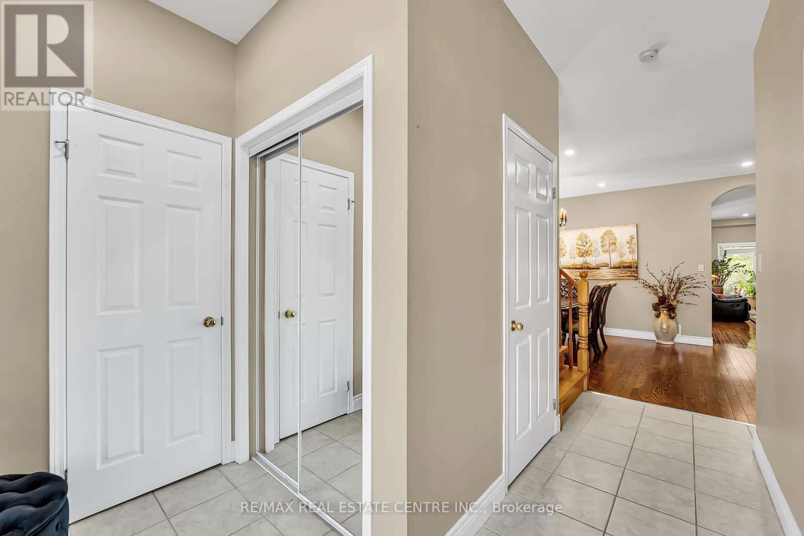 35 PANTANO DRIVE — Hamilton (Sheldon), Ontario - Photo 5 of 50