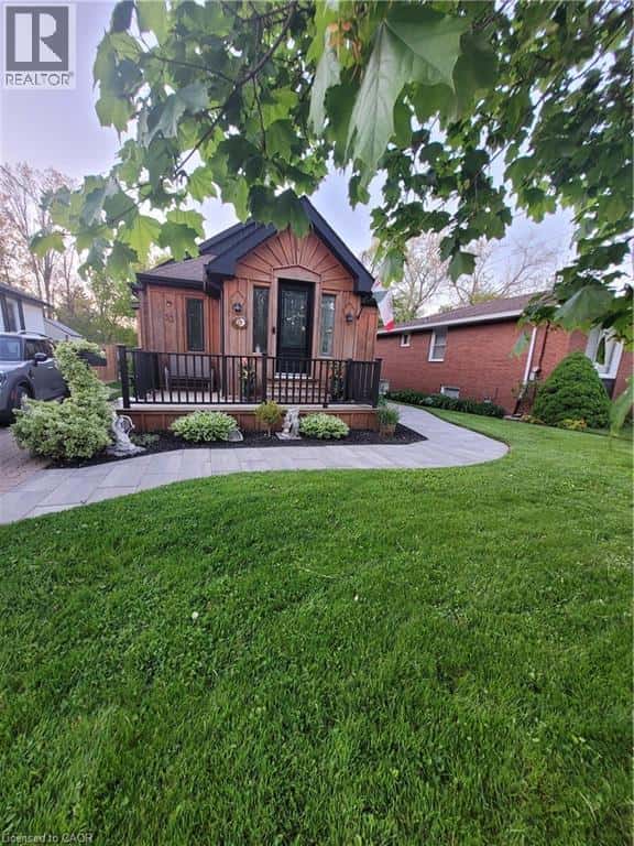 33 ROSEDALE Avenue — St. Catharines, Ontario - Photo 2 of 29