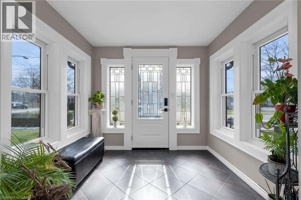 33 ROSEDALE Avenue — St. Catharines, Ontario - Photo 5 of 29