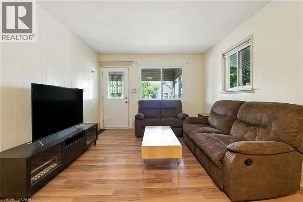 1 BERRYMAN Avenue — St. Catharines, Ontario - Photo 5 of 26